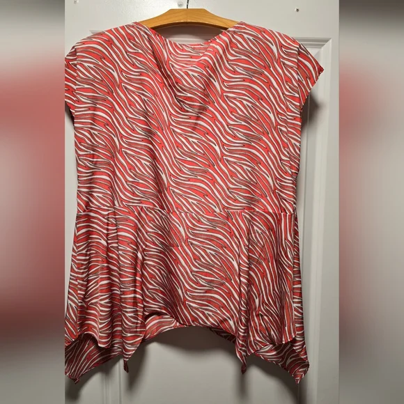 NWT Michael Kors top with chain detail. - Picture 2 of 6